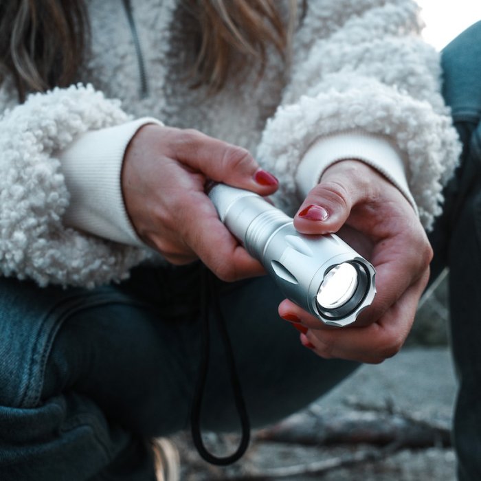 Stærk lommelygte med LED-teknologi