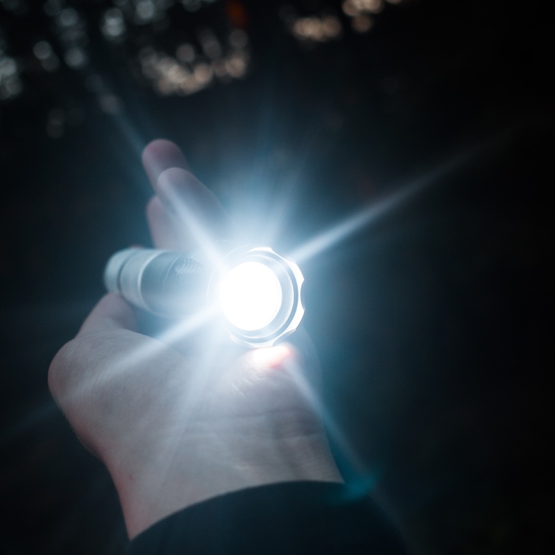 Stærk lommelygte med LED-teknologi