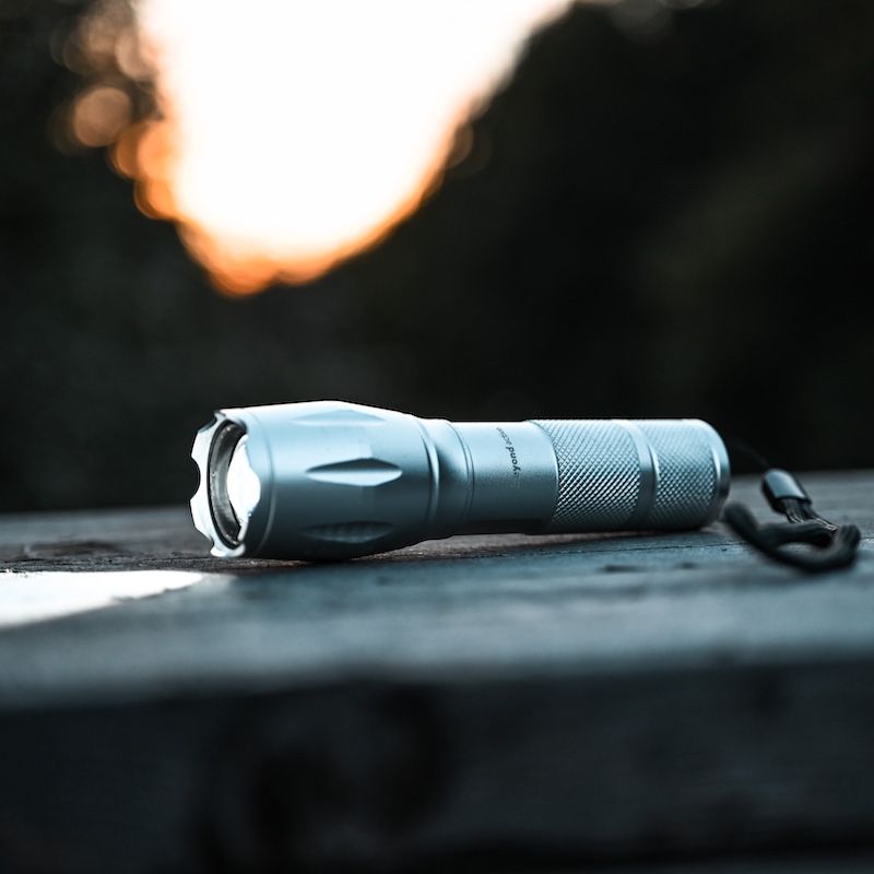 Stærk lommelygte med LED-teknologi