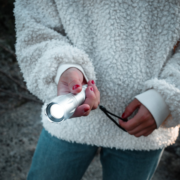 Stærk lommelygte med LED-teknologi